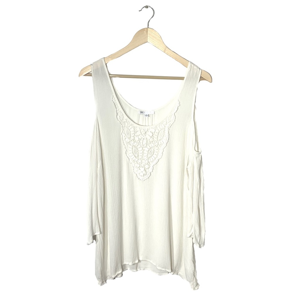 DR2 ✨ NWOT Crepe Cold Shoulder Top